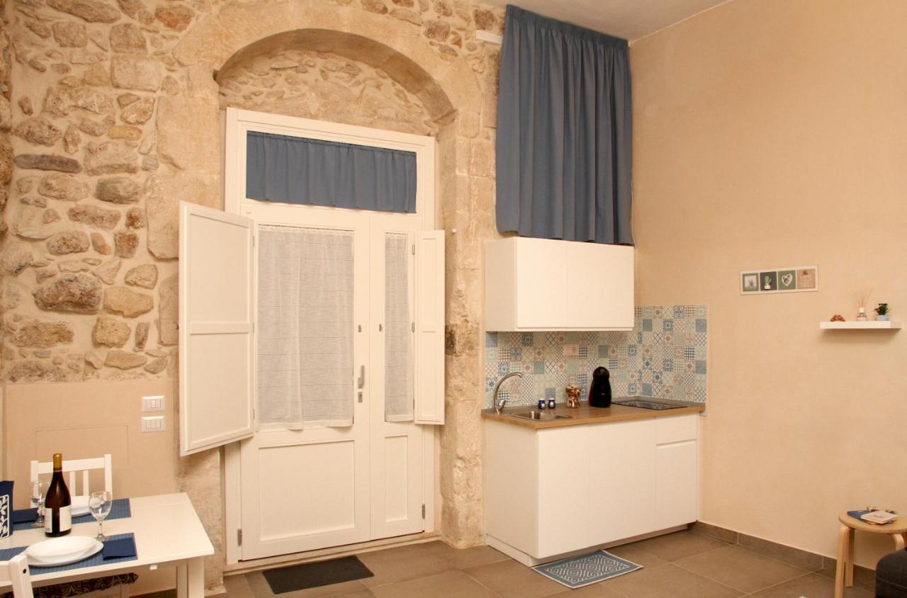 Essentia Rooms- Ortigia Holidays Syracuse Bagian luar foto
