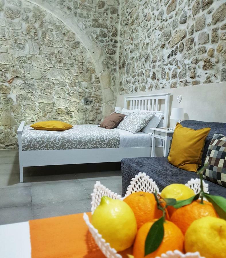 Essentia Rooms- Ortigia Holidays Syracuse Bagian luar foto