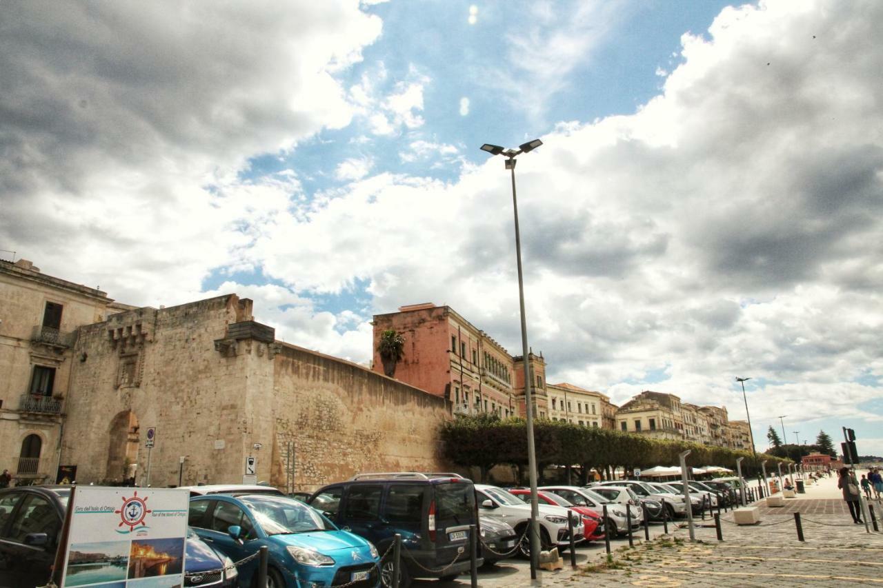 Essentia Rooms- Ortigia Holidays Syracuse Bagian luar foto