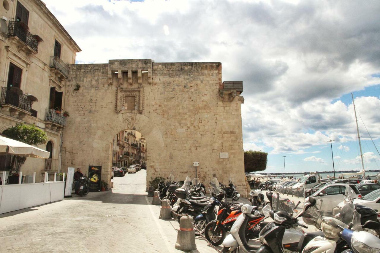 Essentia Rooms- Ortigia Holidays Syracuse Bagian luar foto