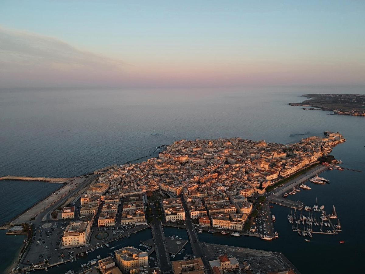 Essentia Rooms- Ortigia Holidays Syracuse Bagian luar foto